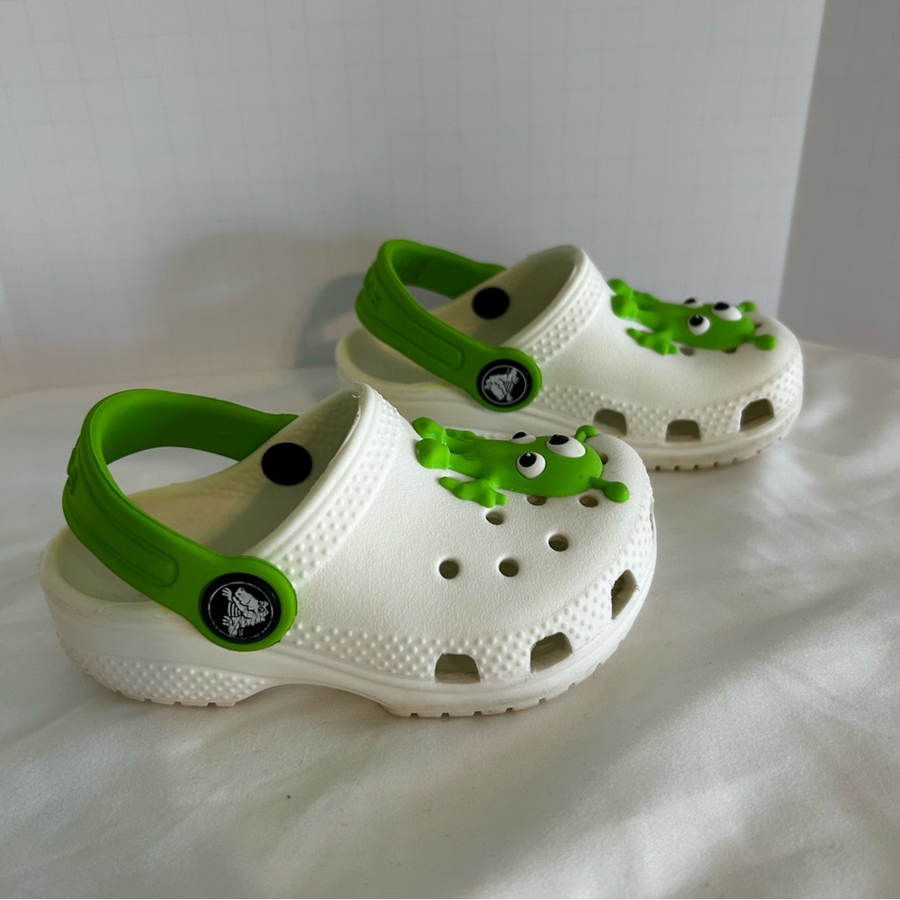 Toddler Crocs Clog Sandals – Glow in the Dark Alien – White & Green – Size US C5